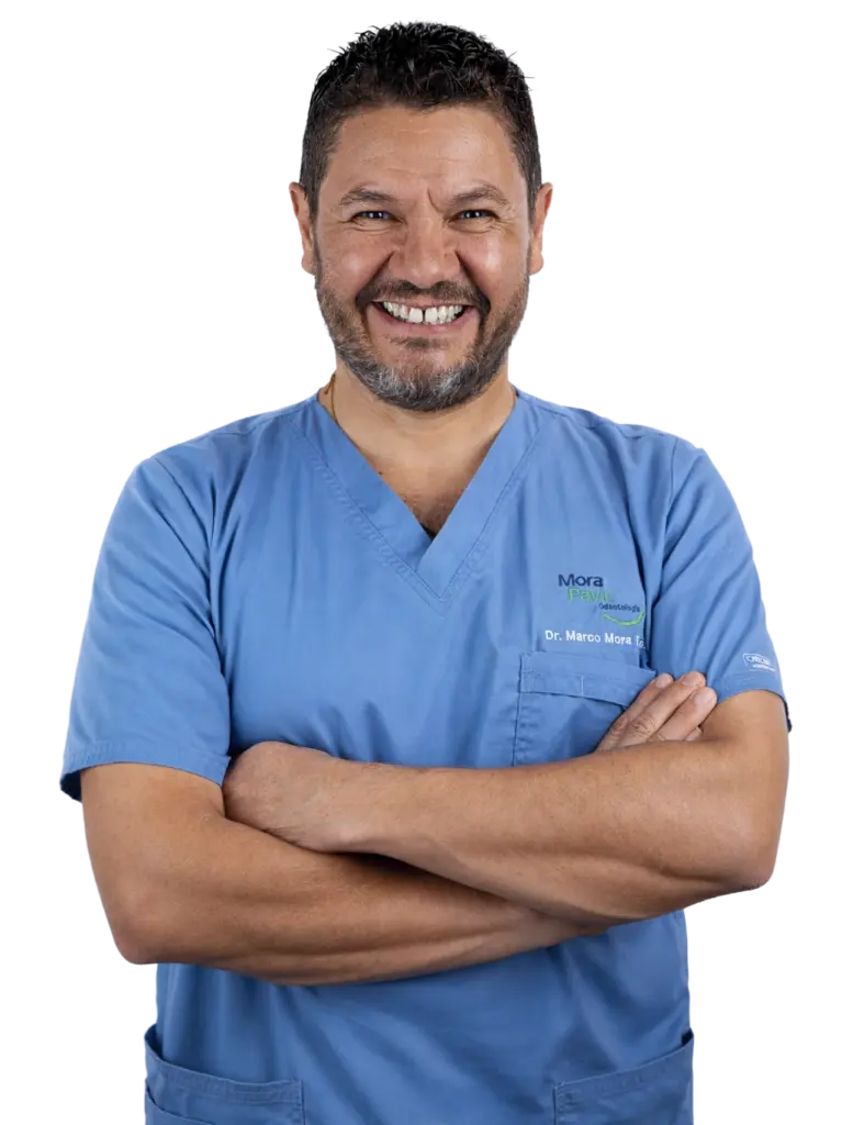 Dr. Marco Mora es Especialista en Implantes dentales y Periodoncia